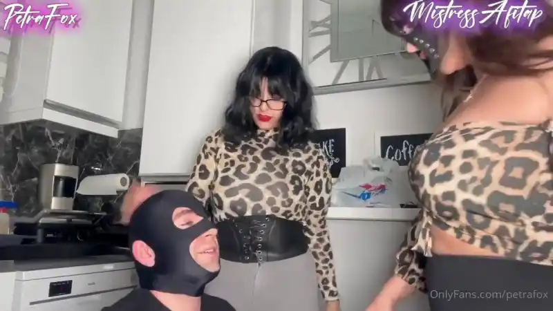Adamın sikini balon gibi söndürmeyi de biliriz – türbanlı porno izle (Full İzle)