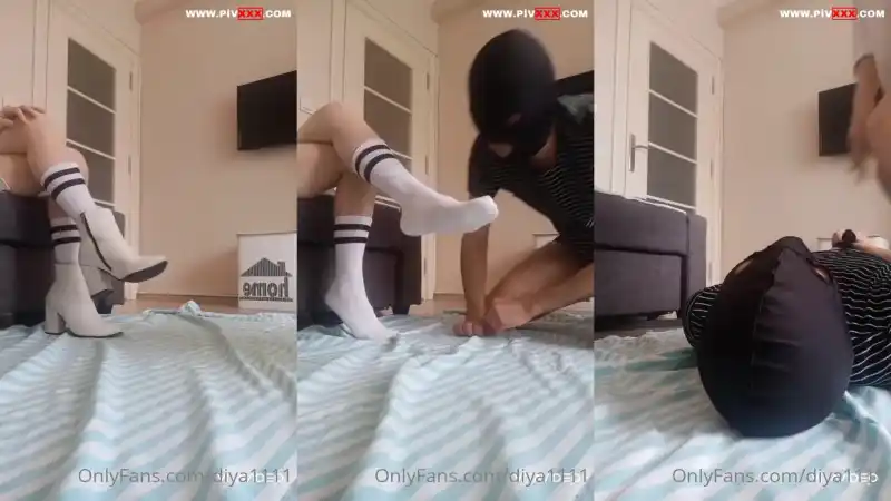 Anca çoraplarımı öpüp koklarsın – türbanlı porn (HD)