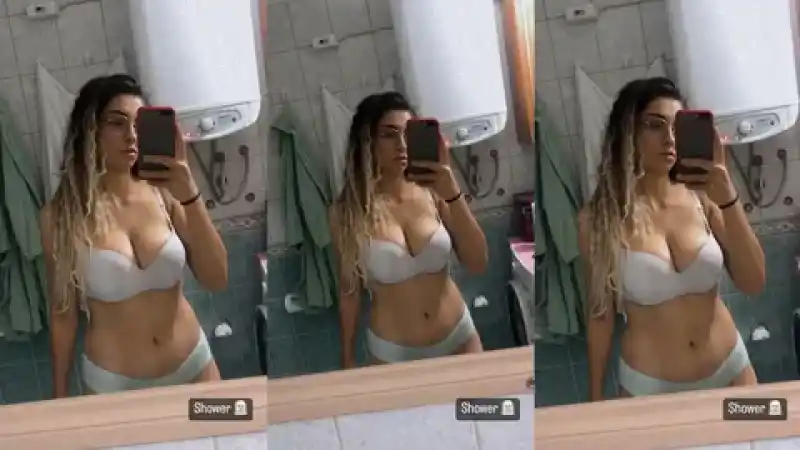Avatarkado banyo aynasında iç çamaşırıyla kendini çekiyor Türk ifşa twitter süleyman : türbanlı pornolar (Bedava)