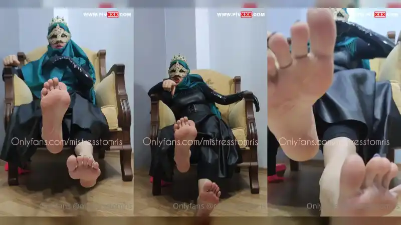 Ayak tabanlarıma bak • mistress tomris – Sansürsüz türbanlı ifşa twitter