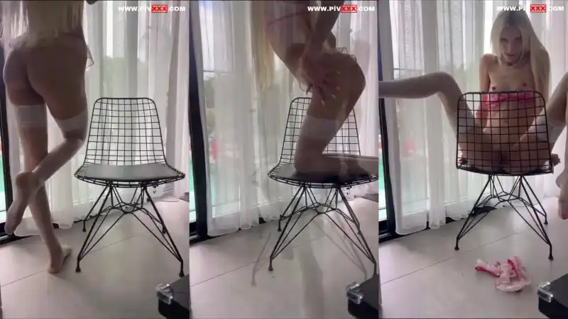 Barbie aysu sandalyede bacaklarını ayırıp amını okşuyor : türbanlı porn (Türkçe Altyazılı)