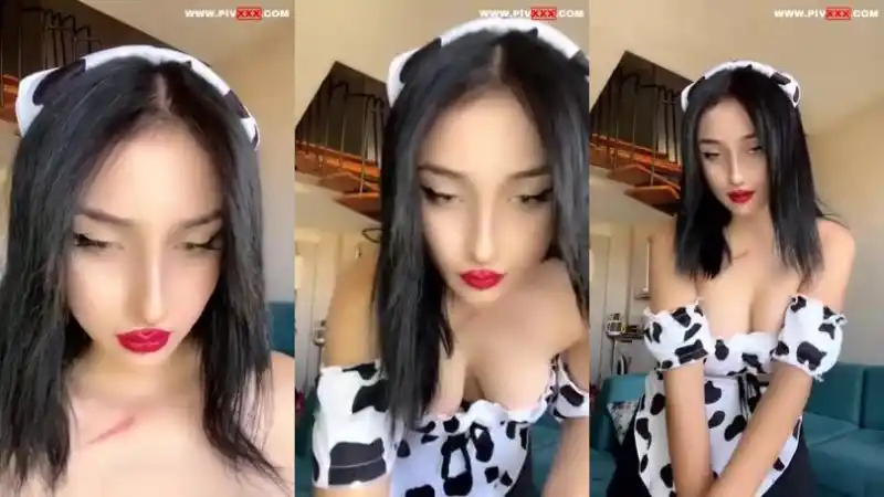Benasteria inek kostümüyle webcamde şov yapıyor, seksi pozlar veriyor | türbanlı sikiş (Bedava)