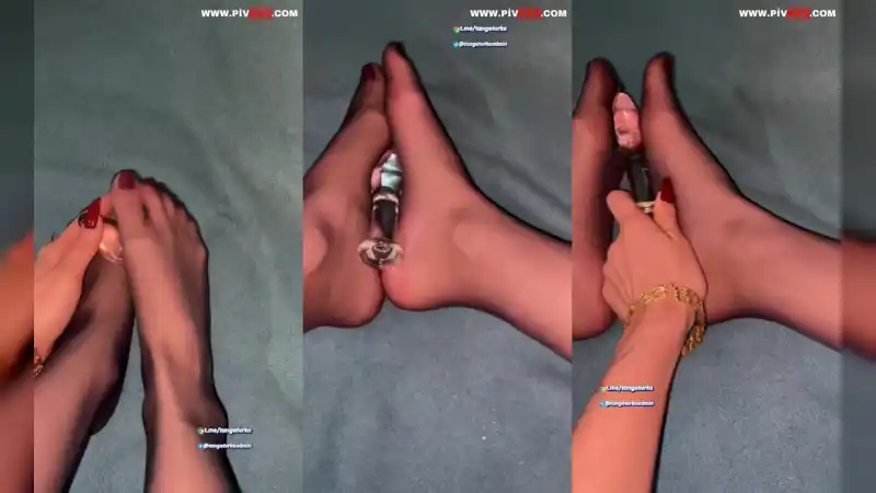 Beste burul tangoda naylon ayaklarıyla dildoyu amına sokuyor – HD türbanlı pornoları