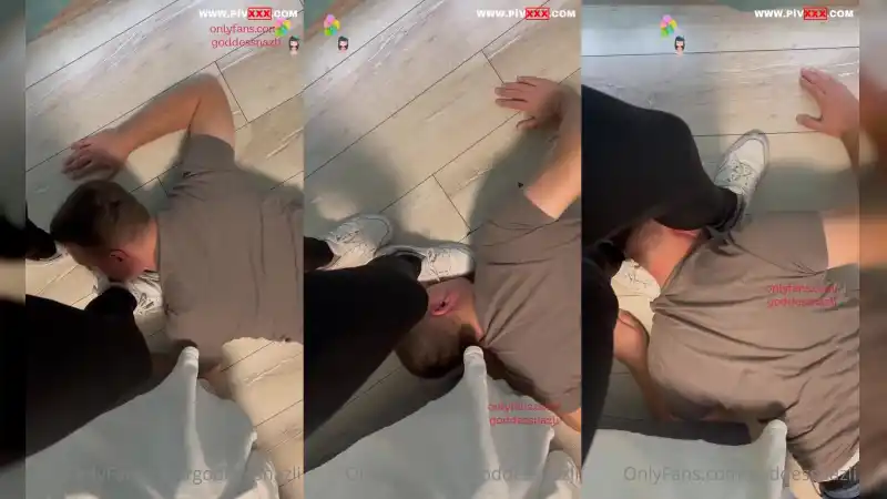 Beyaz spor ayakkabilarimi di̇li̇yle temi̇zledi̇ ezi̇k kölem – porno izle (Türkçe Altyazılı)