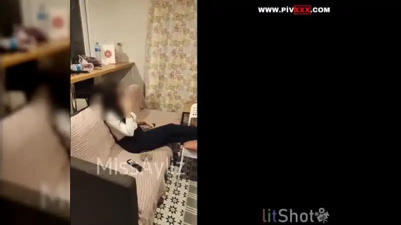 Çekirdek çıtarken ayak taptırması – porno türk türbanlı (HD)