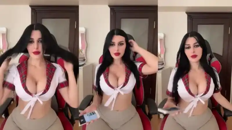 Dul merve liseli tişörtünden taşan dik memelerini gösteriyor Telegram türk ifşa : türbanlı pornosu (Bedava)