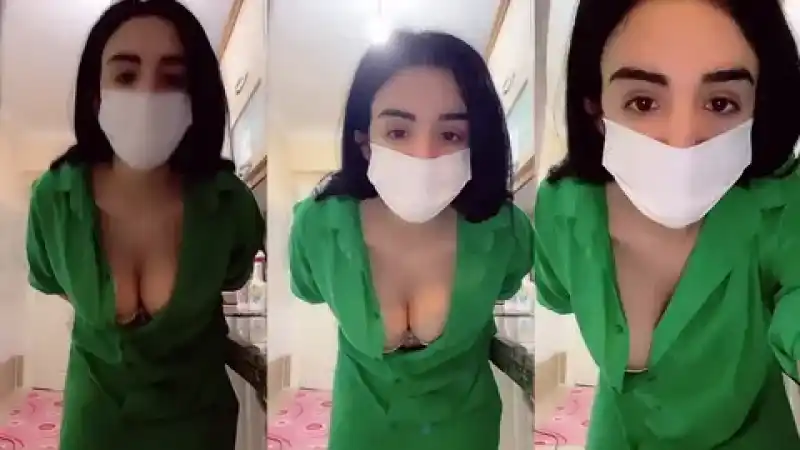Evli kürt kadın yeşil gömleğini açıp dekolte veriyor Türk ifşa twitter süleyman – Sansürsüz türbanlı nude