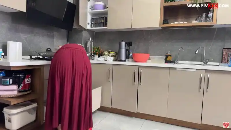Fatma i̇le her telden kırmızı temizlik – porno türk türbanlı (Türkçe Altyazılı)