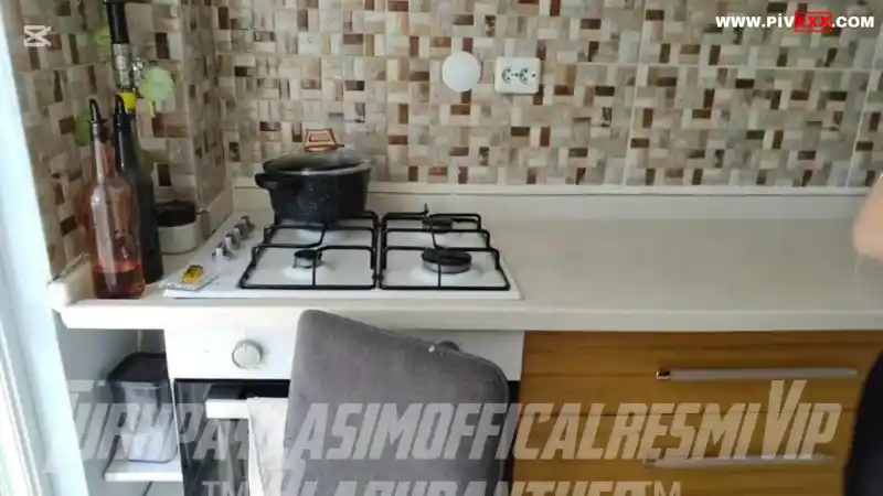Göksu düldül dar taytın içinde tüm çizgileri belli oluyor, frikik dolu videosu. : türbanlı pornoları (HD)