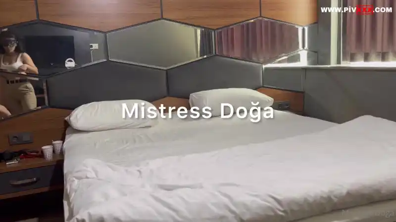 Güzel güzel ayaklarımı yalayacağını mı düşündün ezik piç kurusu seni • mistress doğa – Full İzle porno izle