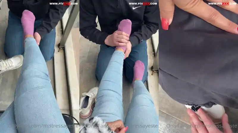 He became a footstool for me while sniffing my sneakers and sweaty socks : türbanlı porno twitter (Türkçe Altyazılı)