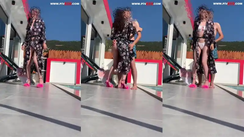 Heraandposeidon havuz kenarında elbisesini açıp iç çamaşırını gösterdi erkekle sarıldı : porno türbanlı türk (HD)