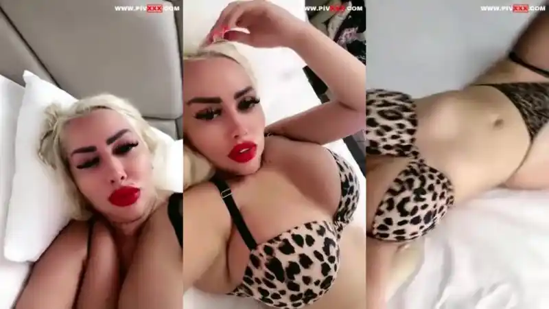 Ilçin karagöz canlıda memelerini çıkarıp amını parmaklıyor – Sansürsüz porno türbanlı türk