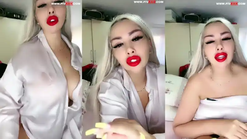 Ilçin karagöz tangoda dildosunu yalayıp amına sokuyor : türbanlı porn (HD)