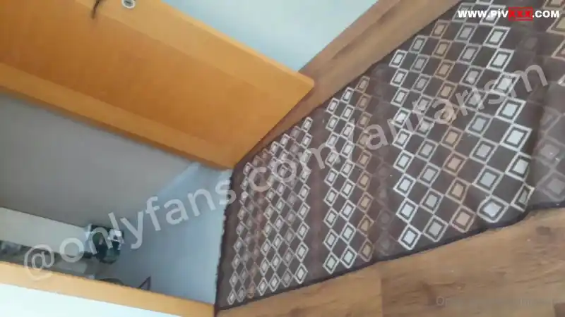 Immm lezzetli sikini sulu ağzıma doldurduğum yetmezmiş gibi bi de yere dökülen döllerini israf etmek istemedim | antarism – porno türbanlı (Türkçe Altyazılı)