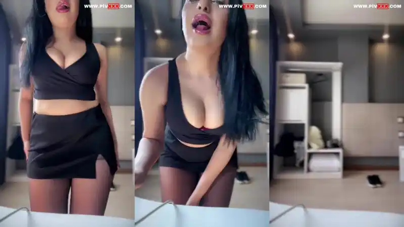 Jülideafra mini eteğiyle göğüslerini sergiliyor – türbanlı sex twitter (Türkçe Altyazılı)