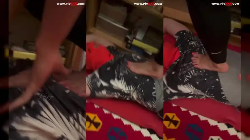 Kölenin boğazına ayakla basma : porno türbanlı (Sansürsüz)