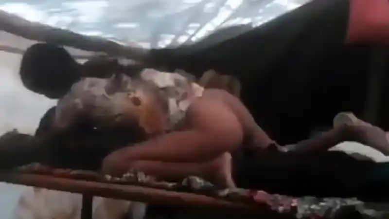 Kürt kuzenler köyde çadırda kucakta sikişiyor çadır sallanıyor Turk porno – Sansürsüz türbanlı türk pornoları