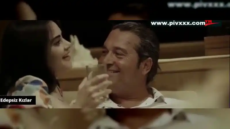 Naz mila sevişme sahnesi : türbanlı nude (HD)