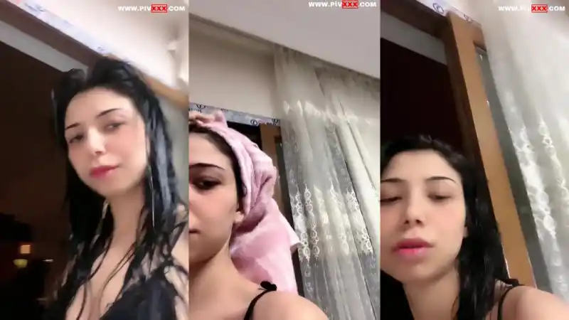 Nehir tangoda ıslak saçla memelerini gösterip parmaklıyor | porno türk türbanlı (Sansürsüz)