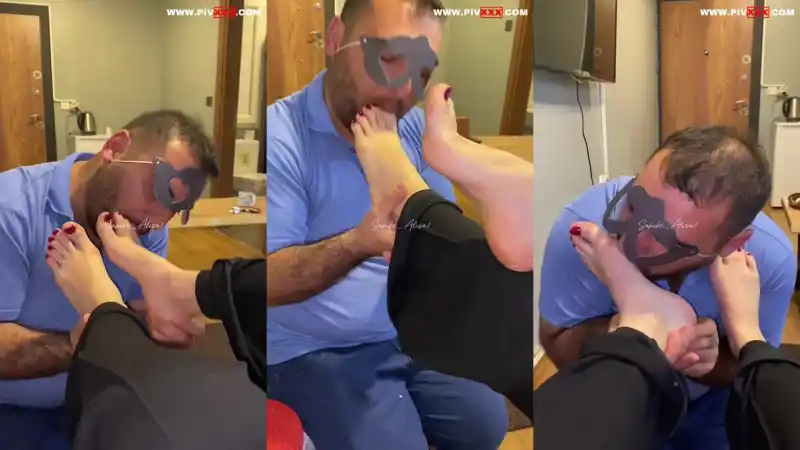 porno izle: Ayak parmaklarımı emdirdim [Full İzle]
