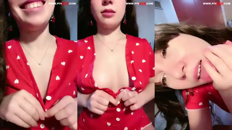 porno türbanlı: Study türk kızı kırmızı elbisesini açıp memelerini gösteriyor [Sansürsüz]