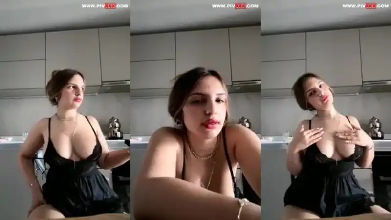 porno türbanlı: Tuğçe tusem mutfakta seksi elbisesiyle göğüslerini sergiliyor [Sansürsüz]