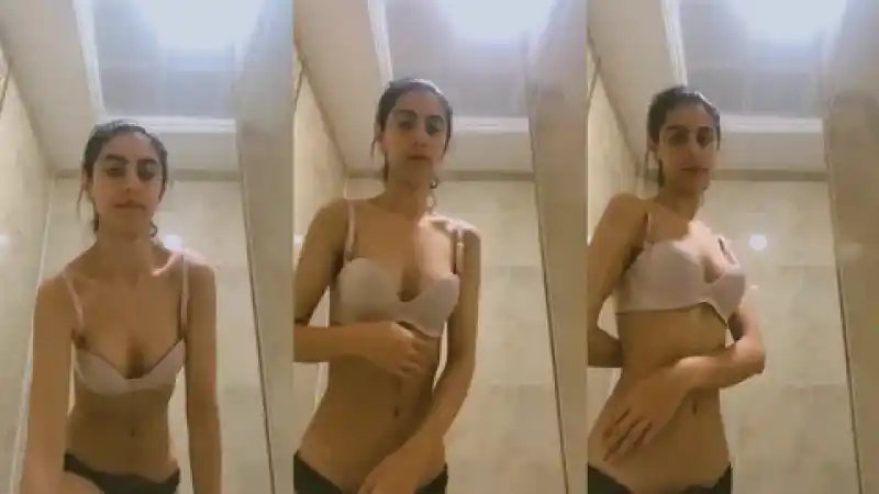 porno türbanlı: Zayıf çıtır banyoda küçük memelerini gösteriyor Türk ifşa twitter süleyman [Full İzle]
