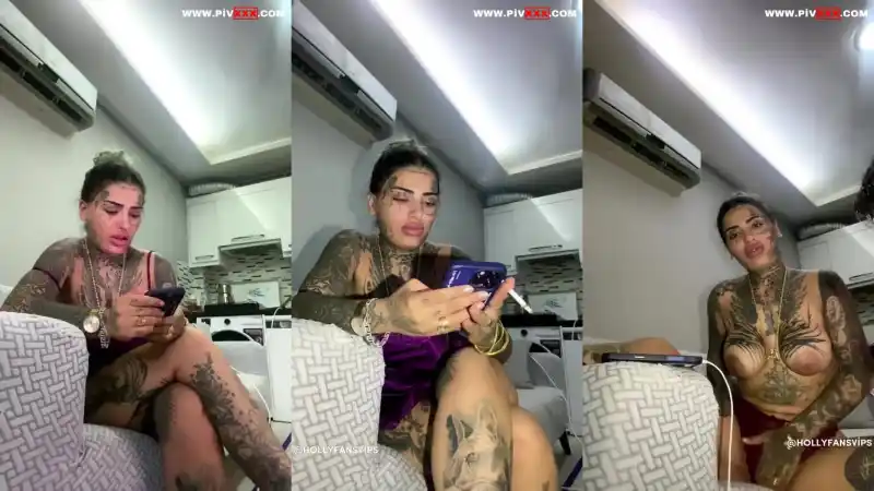 Raperin yılmaz dövmeli vücudunu gösterip sigara içiyor : türk türbanlı porno (Türkçe Altyazılı)