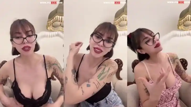 Şeydanur tunç gözlüklü haliyle webcamde göğüslerini sergiliyor : türk ifşa (Sansürsüz)