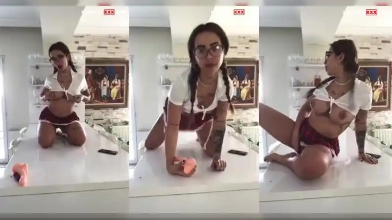 Shawty okul kızı kıyafetiyle dildo emip amına sokuyor – türbanlı sex twitter (HD)