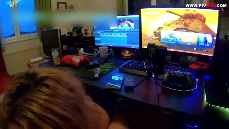 Şiddetle admin tavsiyesi arkadaşımın annesi ayten ablayı playstation oynarken sikti : türbanlı porno twitter (HD)
