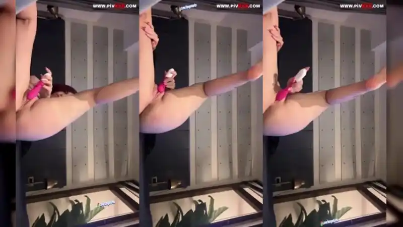 Solvia tangoda pembe dildoyla amını titretiyor – türbanlı sex (Türkçe Altyazılı)