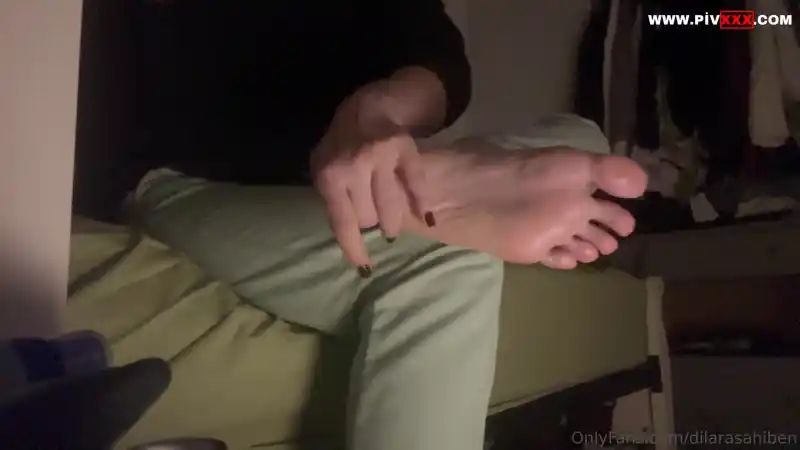 Spontane bi gece rutinine dahil oluyorsun! – Sansürsüz türbanlı porn