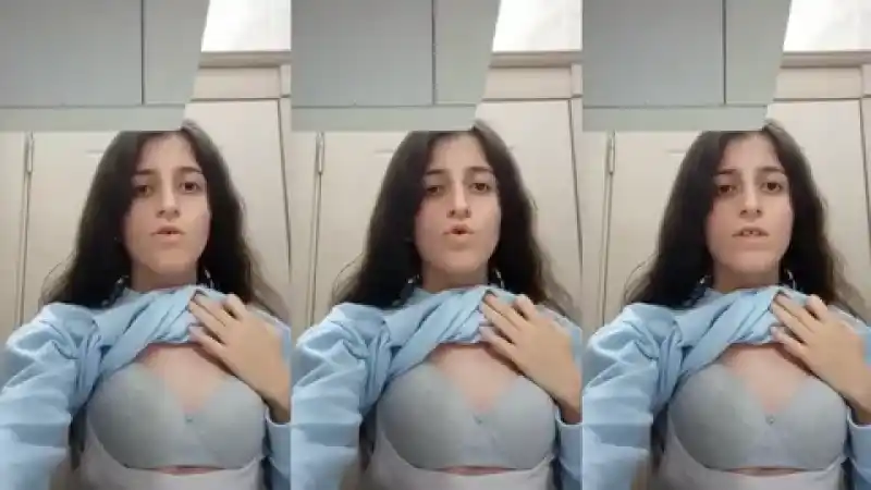 Sütyenini gösterip sevgilisine atıyor Türk liseli ifşa | türk porno türbanlı (Sansürsüz)