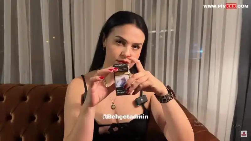 Talya üstünel: kameraya ayaklarını gösterdi – porno türbanlı (HD)