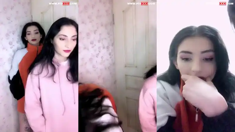 Tango derya ve esmer arkadaşı odada yakınlaşıyor : türbanlı porn (Bedava)