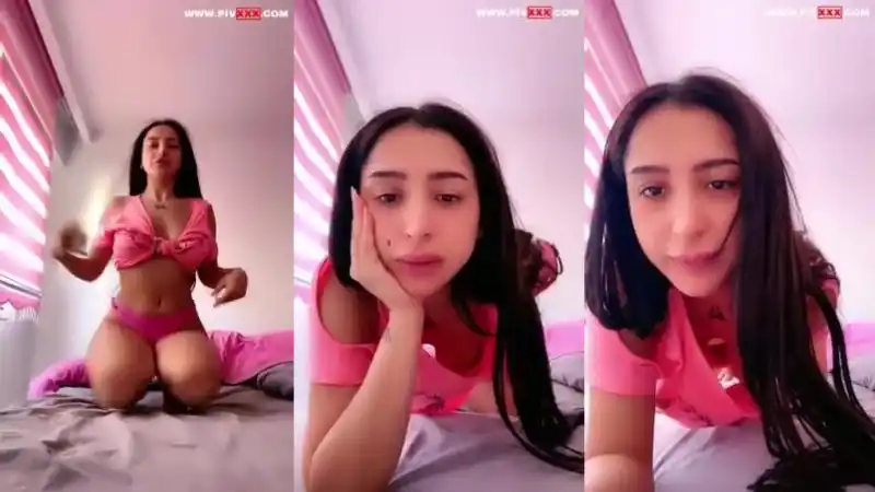 Tango pabirli pembe tangasıyla yatakta kıvranıyor – Sansürsüz türbanlı türk pornoları