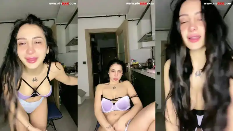 Tango pabirli webcam şovunda memelerini çıkarıp okşuyor : türbanlı türk pornoları (Full İzle)