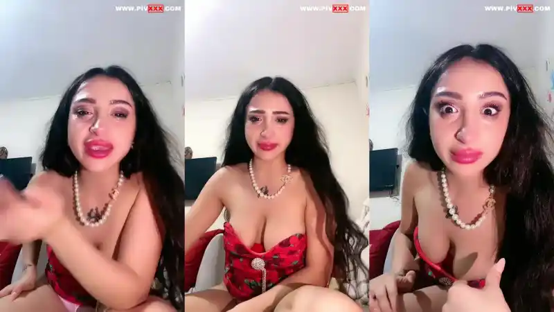 Tango pabirli webcamde parmaklarını amına sokuyor – Sansürsüz türbanlı nude