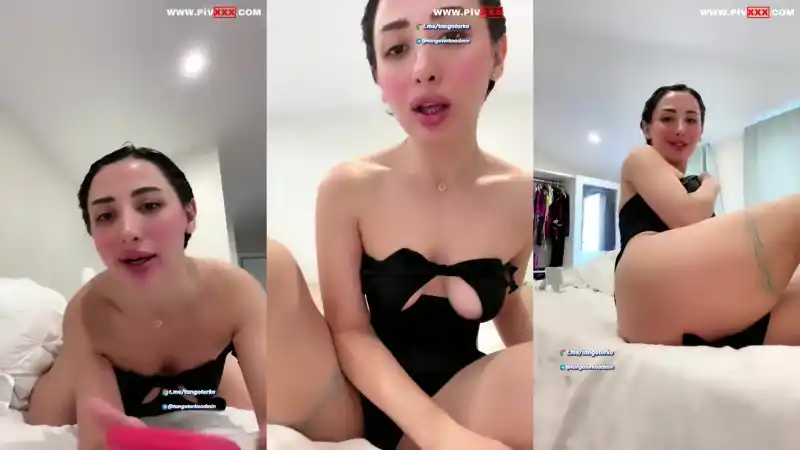 Tango samael yatakta bacaklarını açıp memelerini gösteriyor | türk porno türbanlı (Bedava)