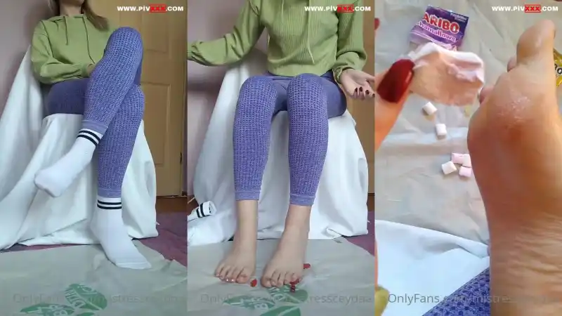 Terli tabanlarımın aromasıyla jelibon ve marşmelovlarımın tadına bak – HD türbanlı nude