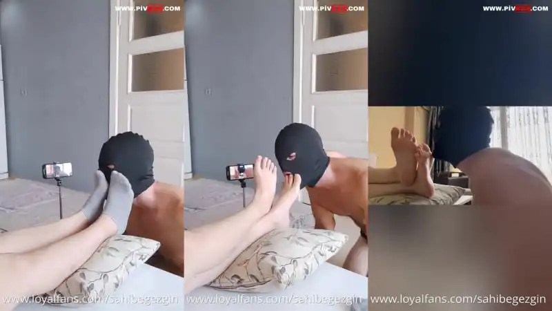 türbanlı ifşa: Sniff my sock , lick my feet ! [HD]