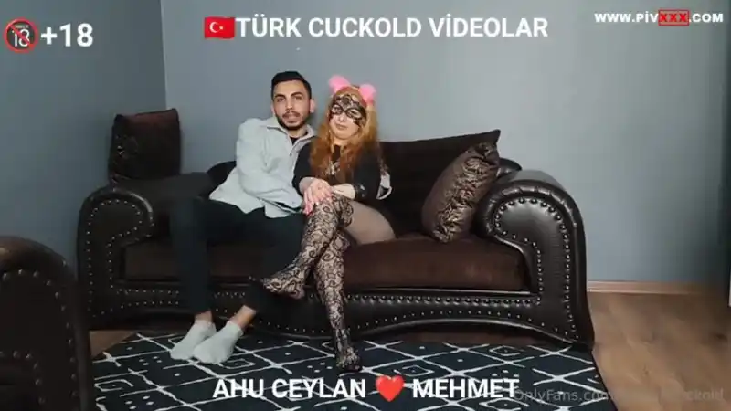 türbanlı ifşa: Turkishcuckold sikiciye ateşli sevişmesi, sarışın hatun zevkten inliyor [Türkçe Altyazılı]