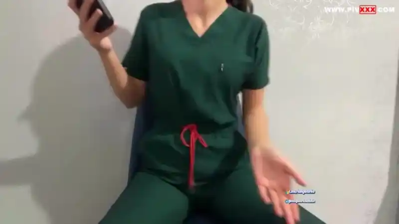 türbanlı nude: Asya vizyon scrubs çıkarıp dildoyla amını titretiyor [HD]