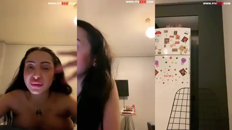 türbanlı pornolar: Tango pabirli memelerini sıkıp inliyor webcamda [HD]