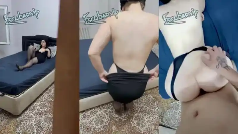türbanlı pornolar: Türbanlı evli kadın soyunurken kocasına yakalanıyor Türbanlı porno izle [Full İzle]