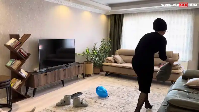 türbanlı sex: Türbanlı fatma ile her telden ev fantezisi, balonlu azgın oyun [HD]