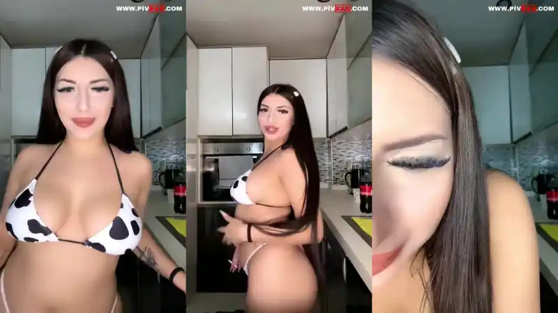 türbanlı sex twitter: Senaave tango inek bikinisinde mutfakta kalçalarını sallıyor [Türkçe Altyazılı]