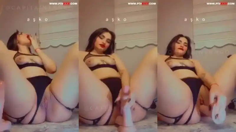 türbanlı sikiş: Ayda tangoda amını açıp dildo sokuyor [Full İzle]